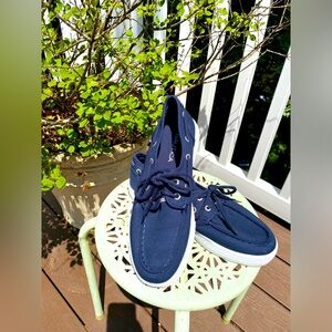 Women’s Nautica Blue Canvas Boat Shoes sz 8.5 (US)